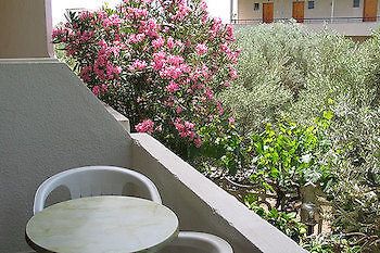 Voula Apartments Aegina Екстериор снимка