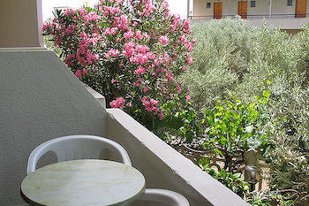 Voula Apartments Aegina Екстериор снимка